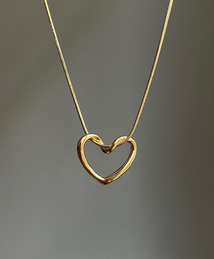 Hearty Swan Necklace